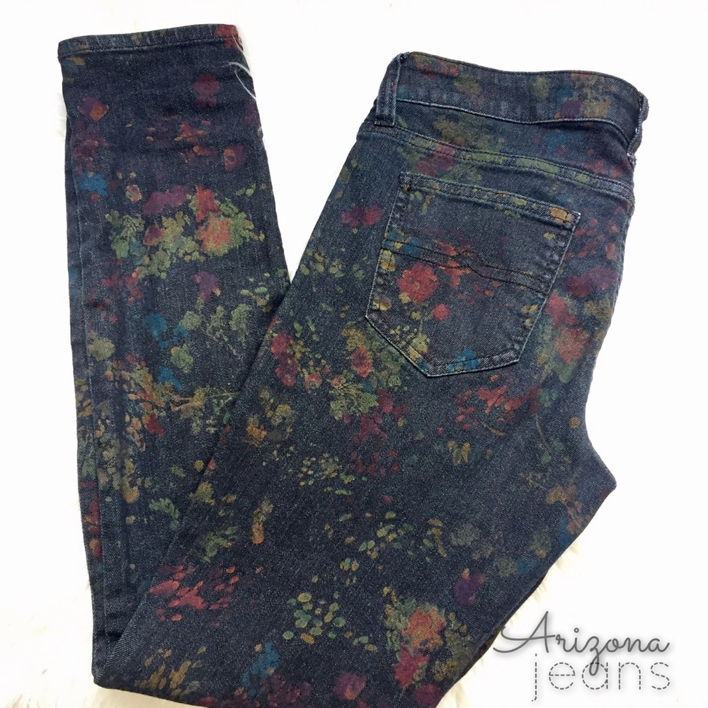 Dark Jeans with painted flower 🌺 details
